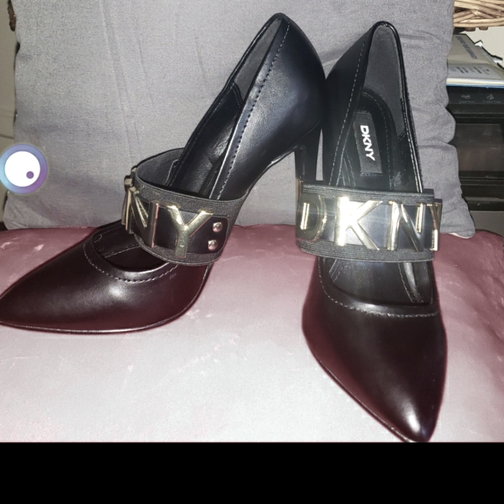 DKNY heel